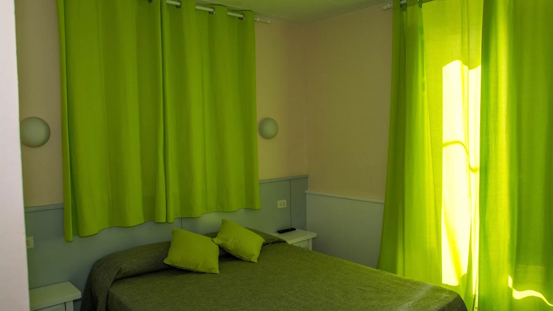 Hostal El Raco De Castello Castelló d'Empuries Ξενοδοχείο