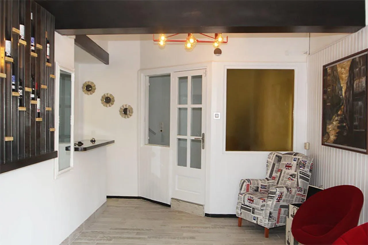 Hostal El Raco De Castello Castello  D'Empuries 3*,