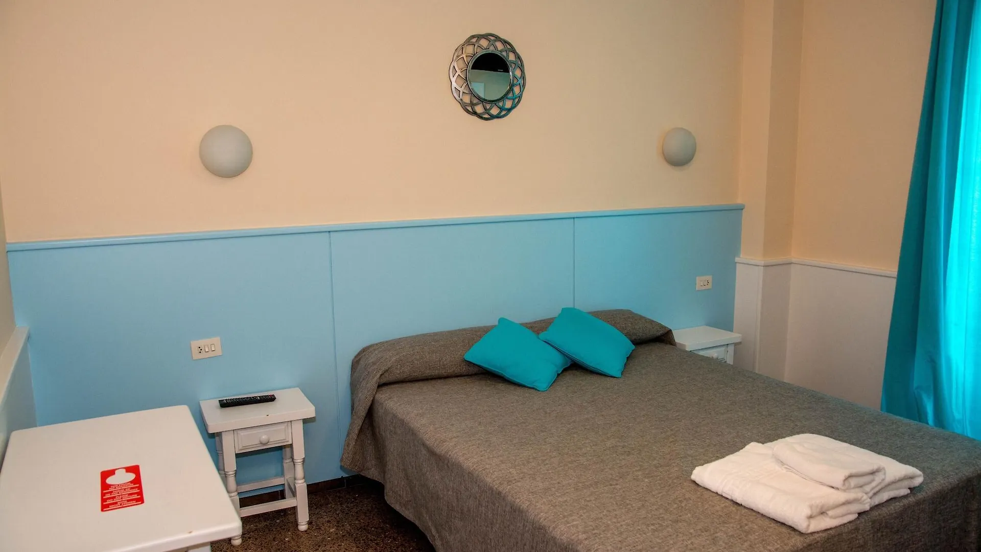 Hostal El Raco De Castello Castello  D'Empuries 3*,